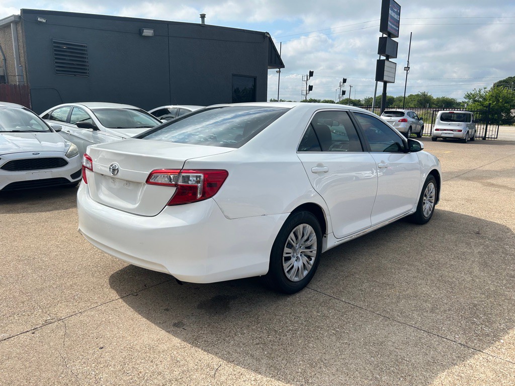 2014 Toyota Camry Image 6