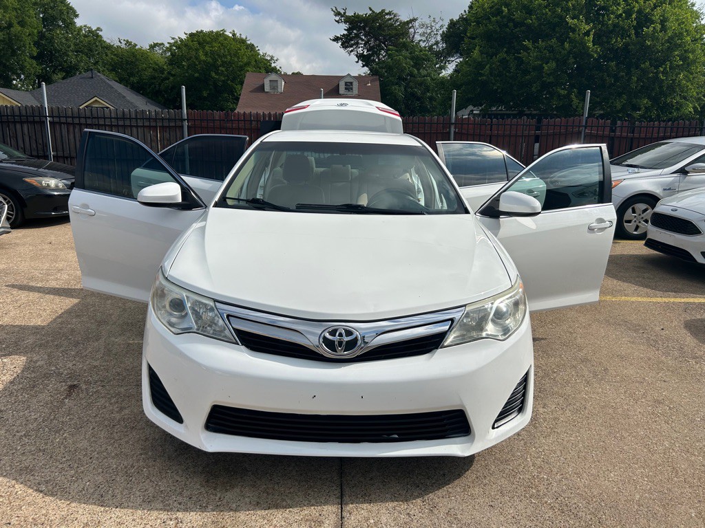 2014 Toyota Camry Image 8