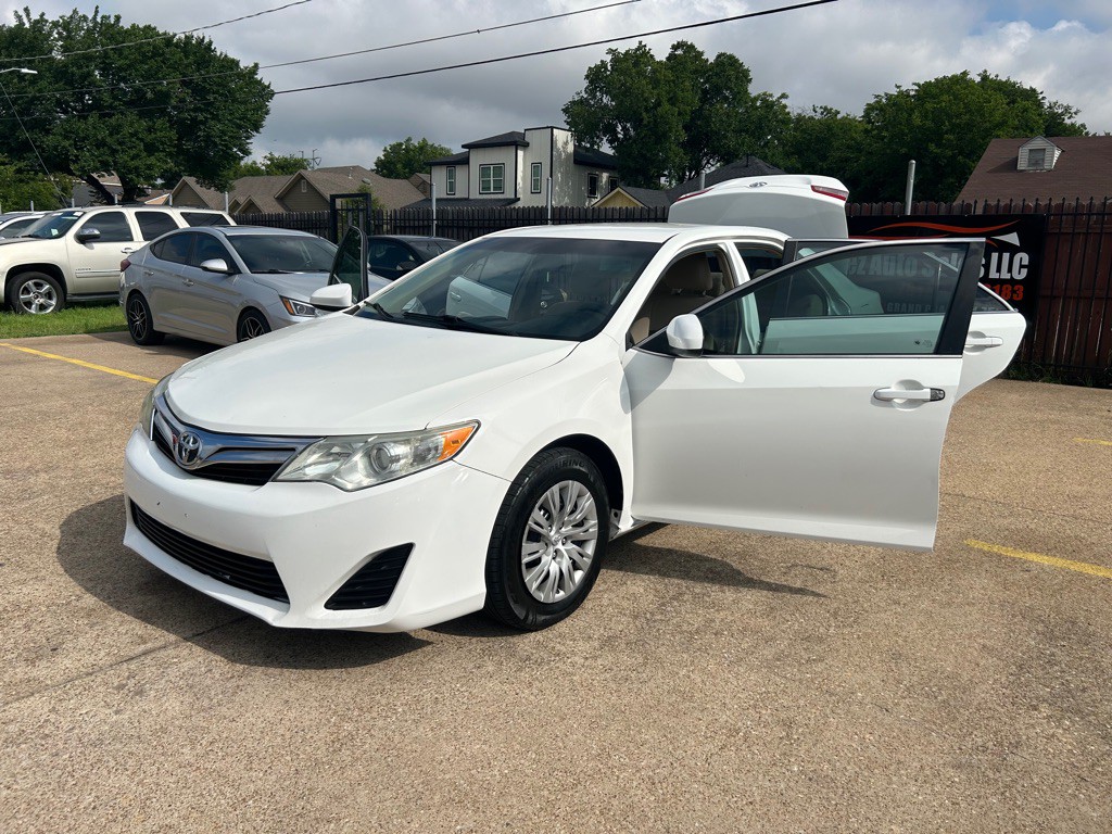 2014 Toyota Camry Image 9