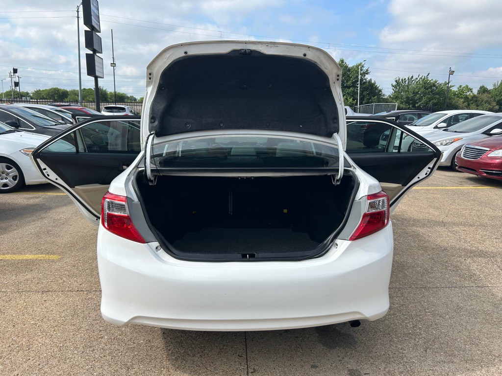 2014 Toyota Camry Image 11
