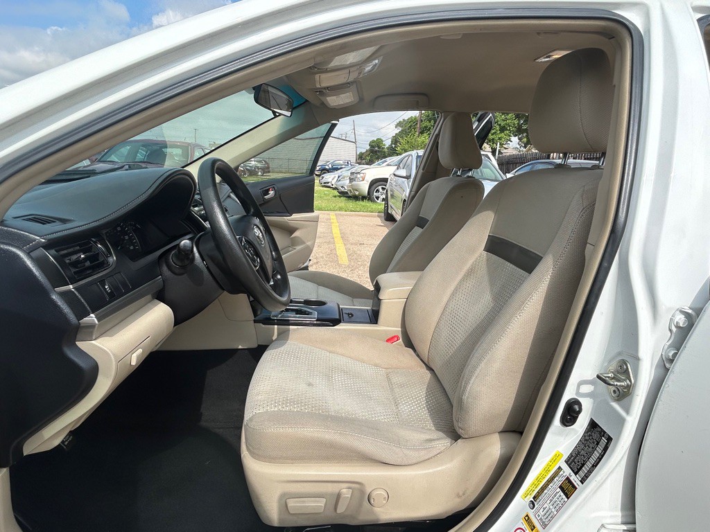 2014 Toyota Camry Image 15