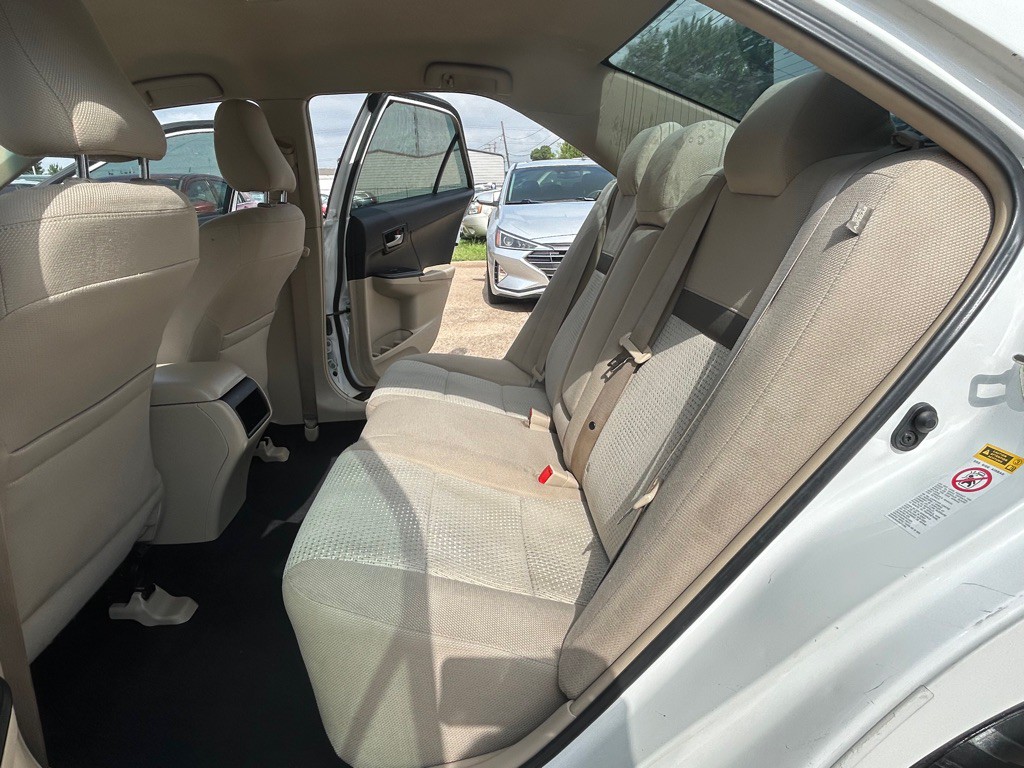 2014 Toyota Camry Image 16
