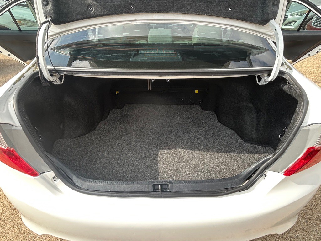 2014 Toyota Camry Image 17