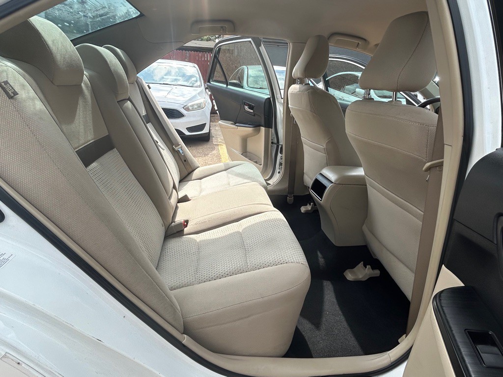 2014 Toyota Camry Image 18