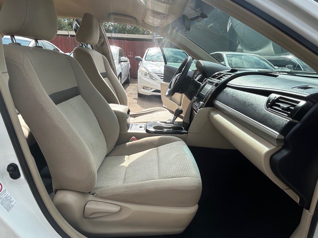 2014 Toyota Camry Image 19