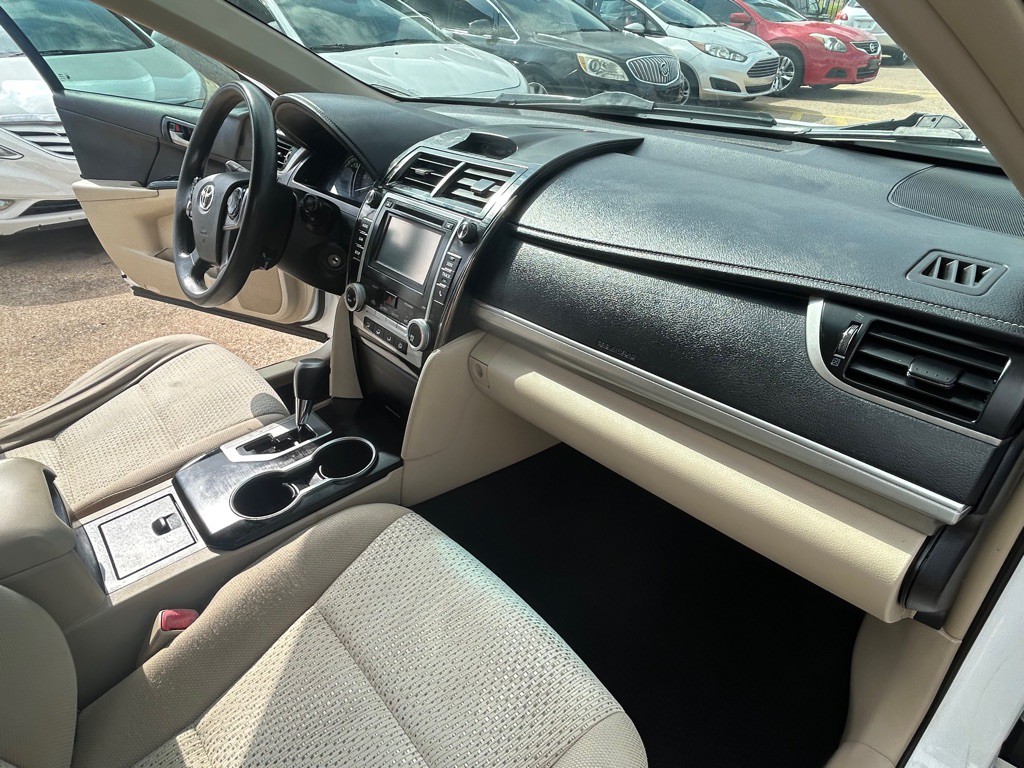 2014 Toyota Camry Image 20