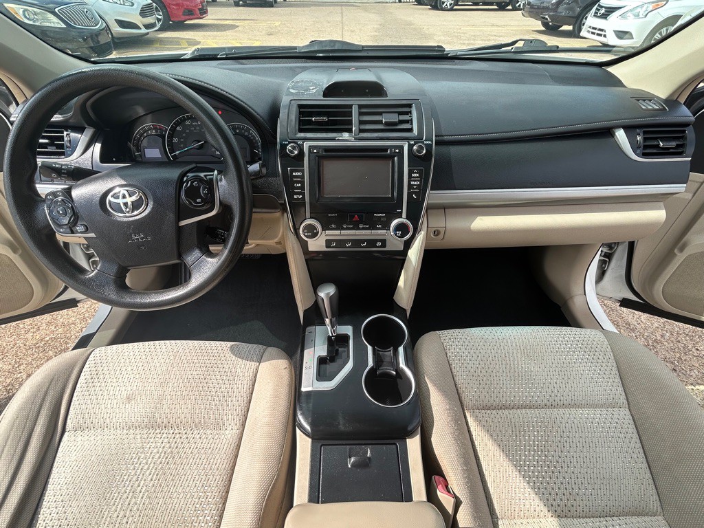 2014 Toyota Camry Image 21