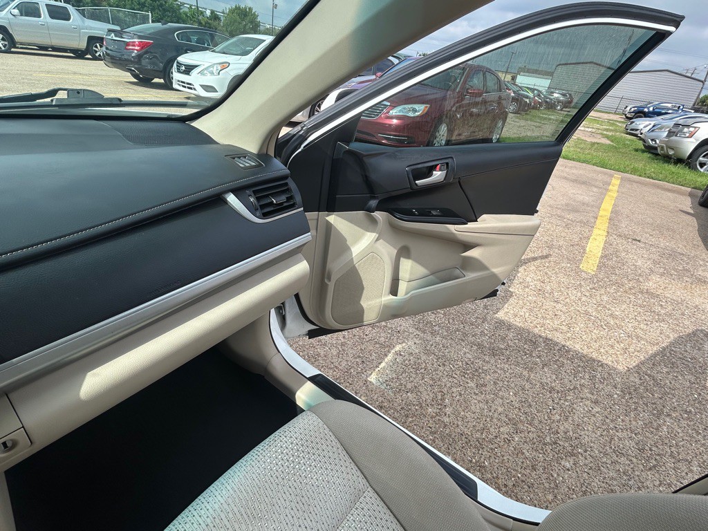 2014 Toyota Camry Image 22