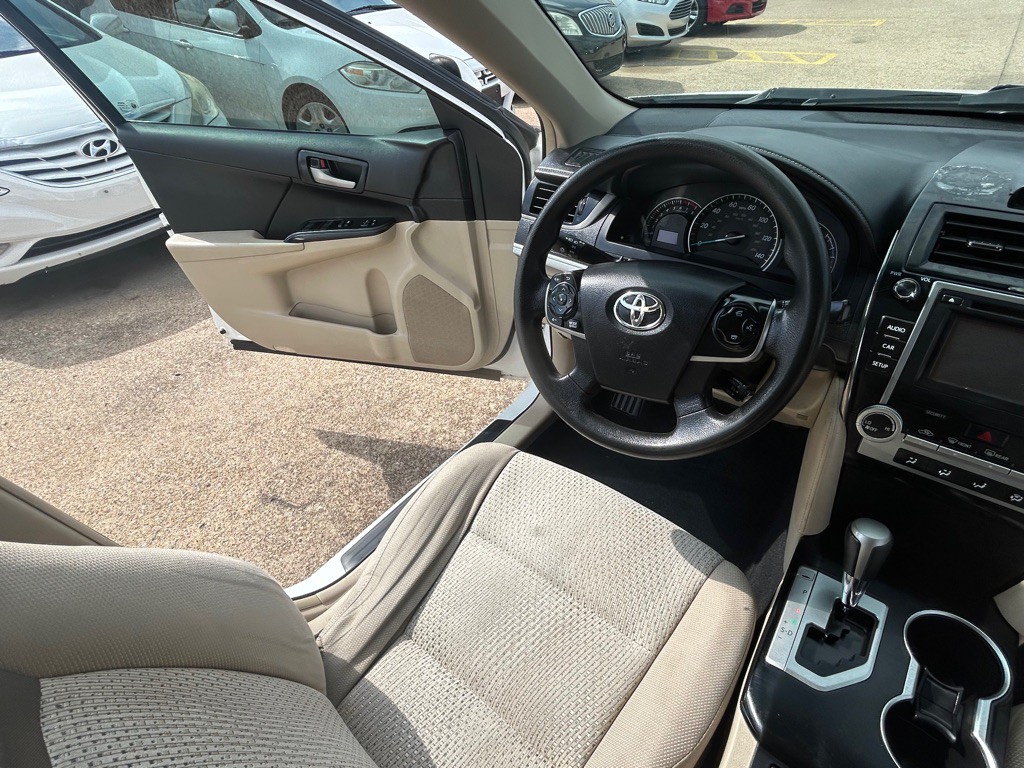 2014 Toyota Camry Image 23