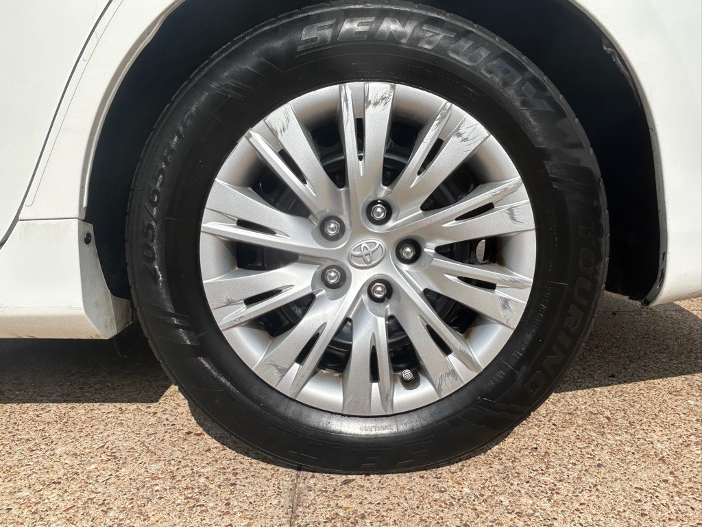 2014 Toyota Camry Image 30