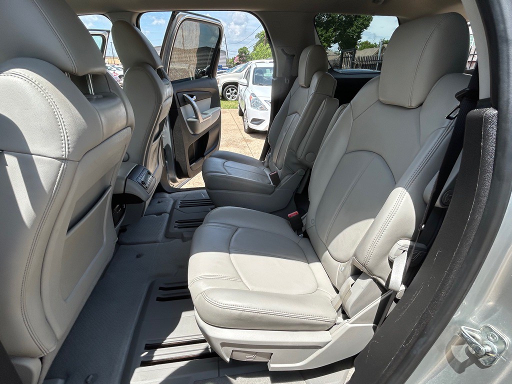 2010 GMC Acadia Image 16