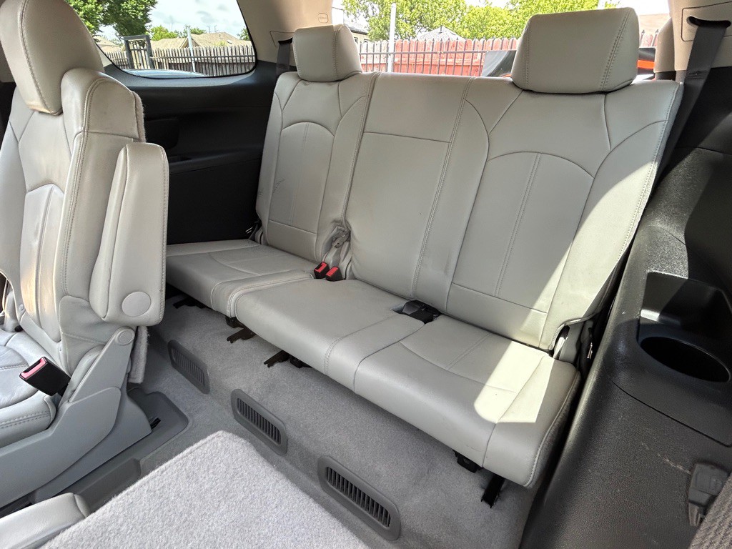 2010 GMC Acadia Image 17