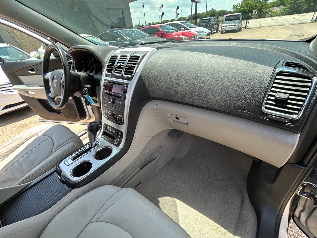 2010 GMC Acadia Image 21