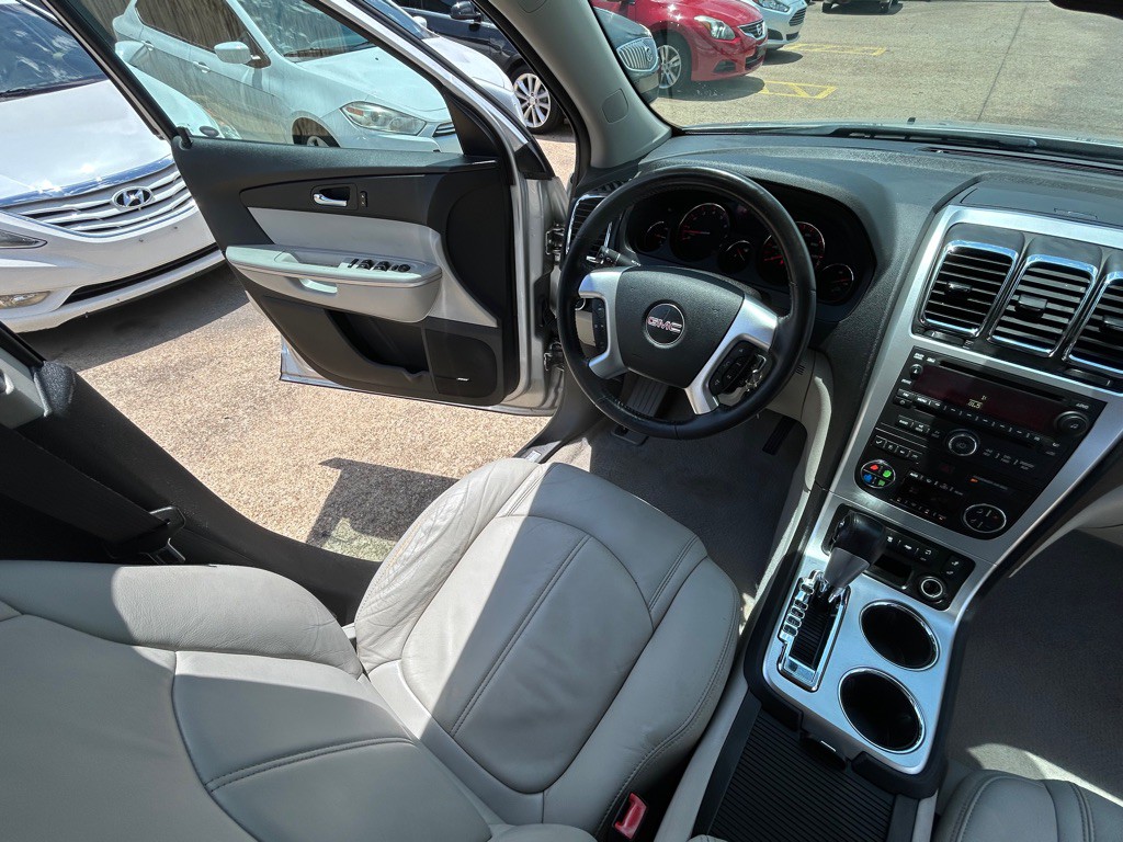 2010 GMC Acadia Image 24