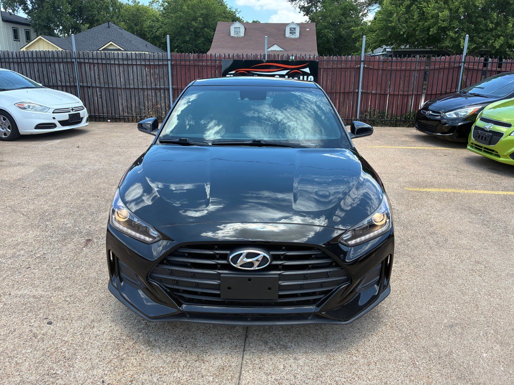 2020 Hyundai Veloster Image 2