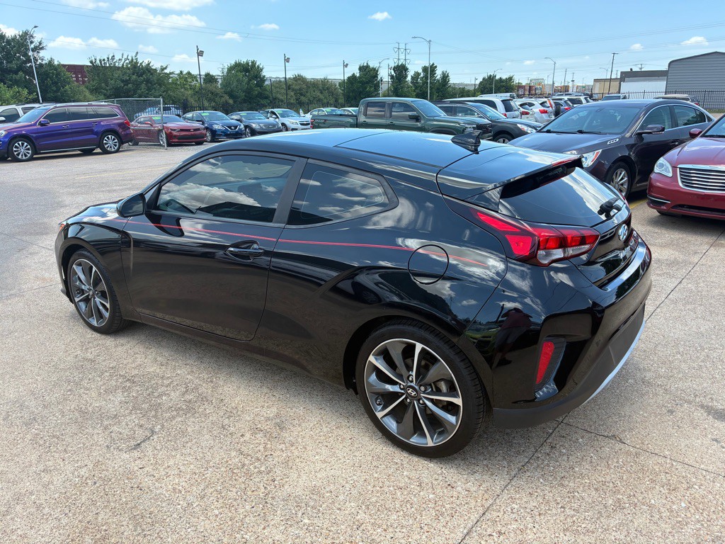 2020 Hyundai Veloster Image 4