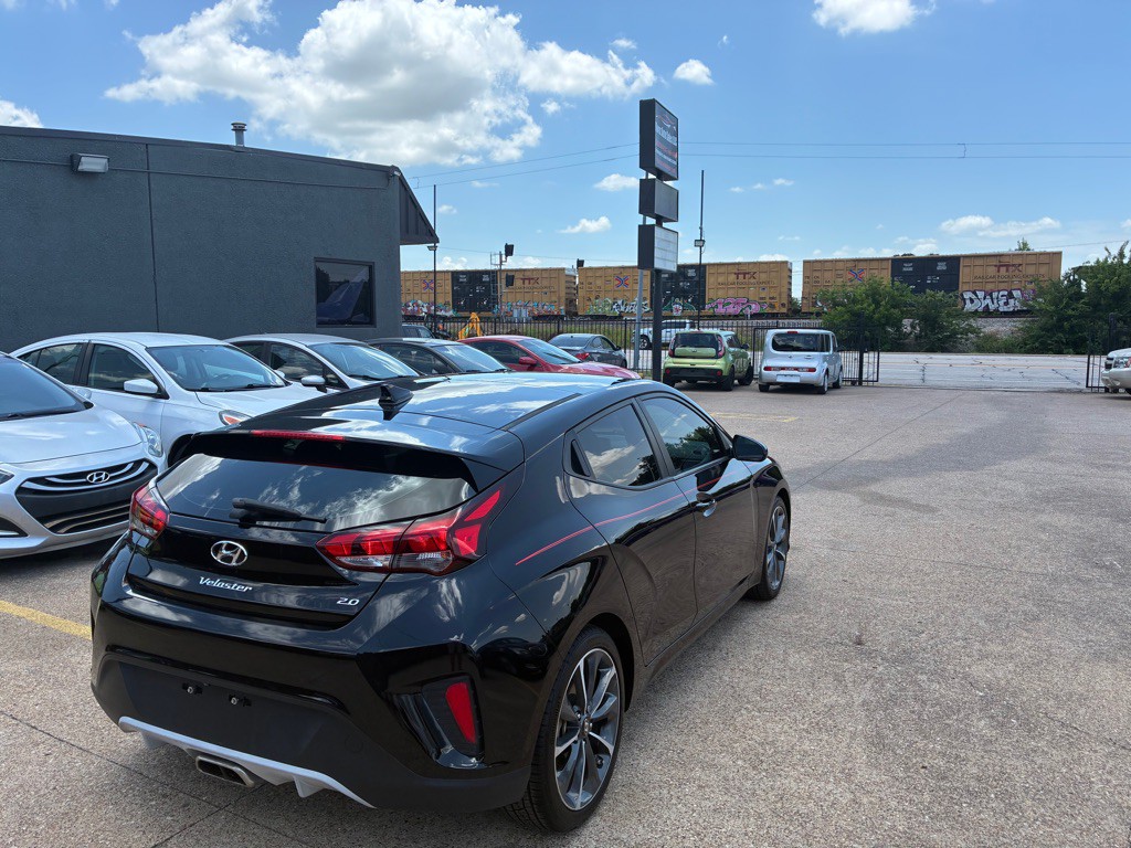 2020 Hyundai Veloster Image 6