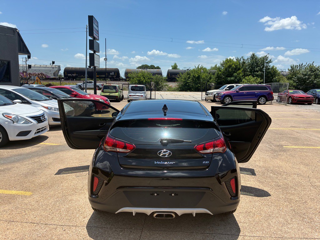 2020 Hyundai Veloster Image 11