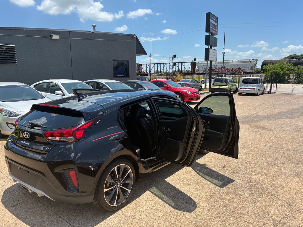 2020 Hyundai Veloster Image 12