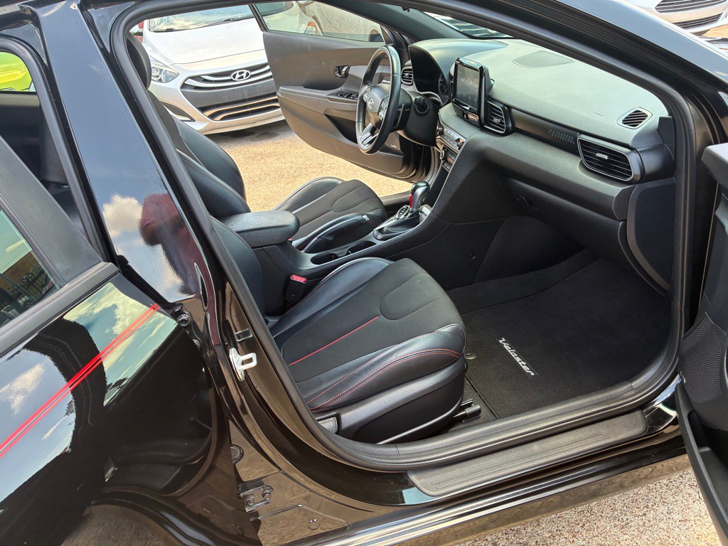 2020 Hyundai Veloster Image 17