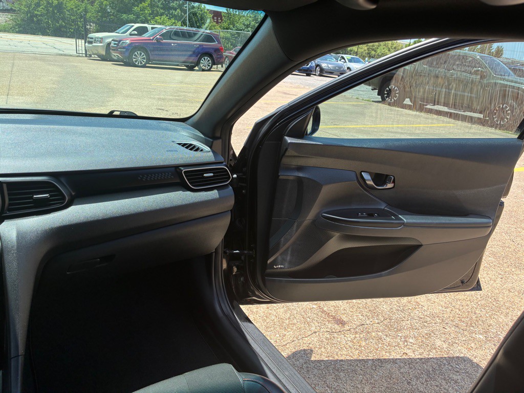 2020 Hyundai Veloster Image 18