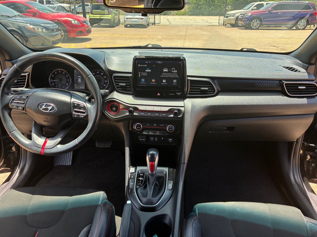 2020 Hyundai Veloster Image 20