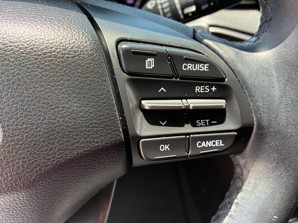 2020 Hyundai Veloster Image 24