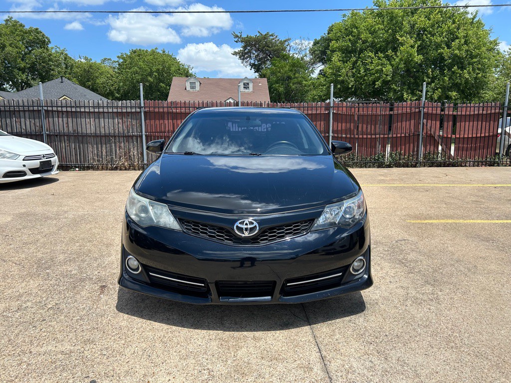 2014 Toyota Camry Image 2