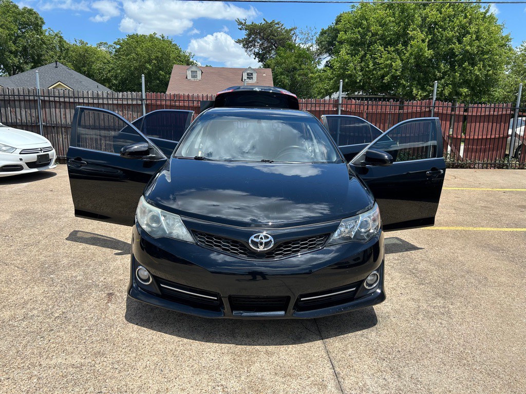 2014 Toyota Camry Image 9