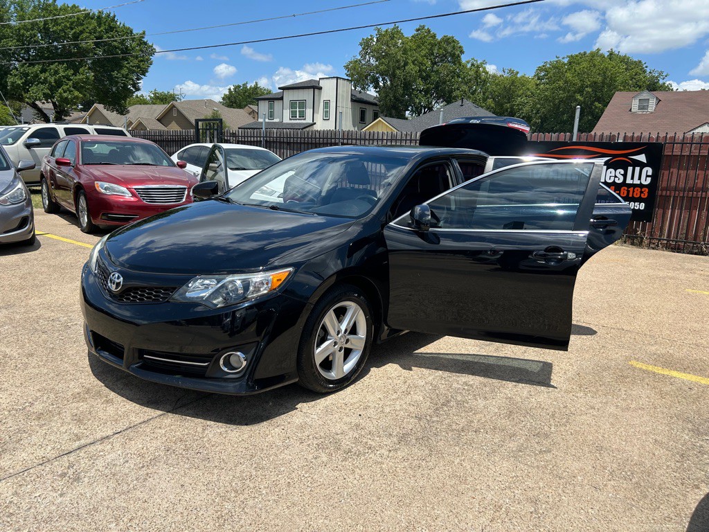 2014 Toyota Camry Image 10