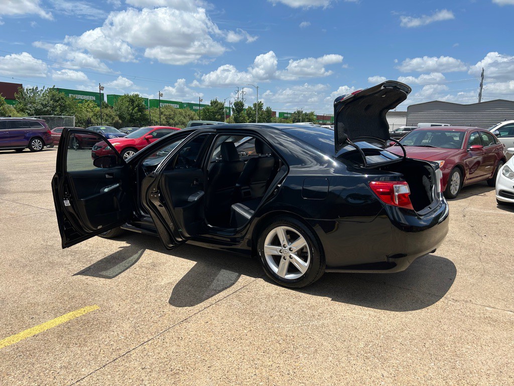 2014 Toyota Camry Image 11