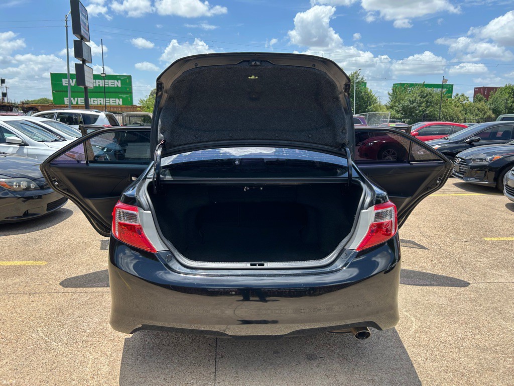 2014 Toyota Camry Image 12