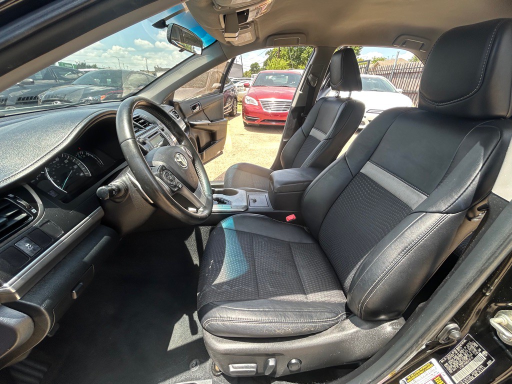 2014 Toyota Camry Image 16