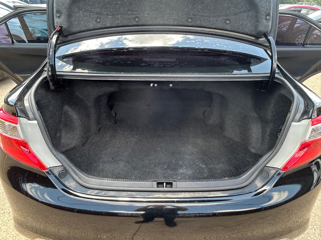 2014 Toyota Camry Image 18