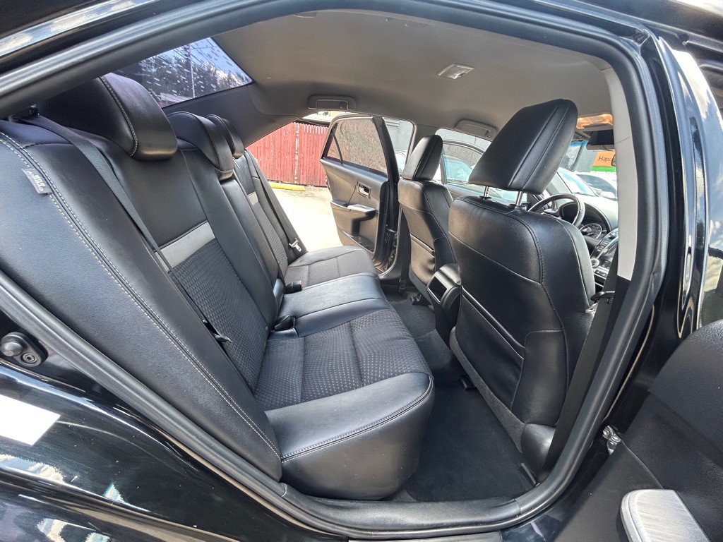 2014 Toyota Camry Image 19