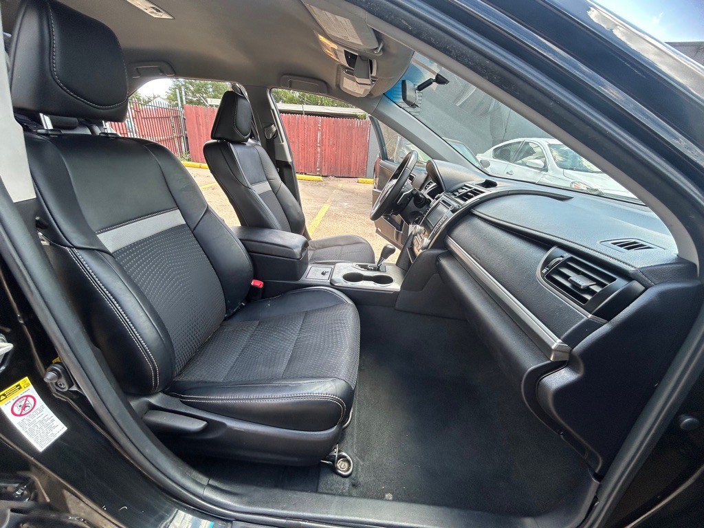 2014 Toyota Camry Image 20