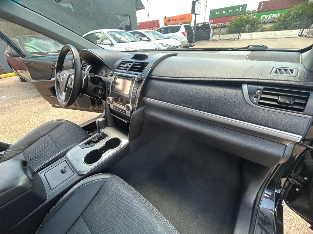 2014 Toyota Camry Image 21