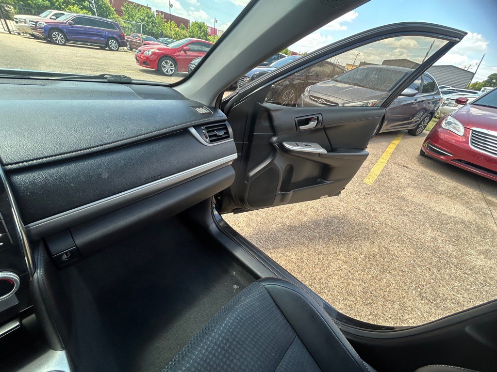 2014 Toyota Camry Image 23