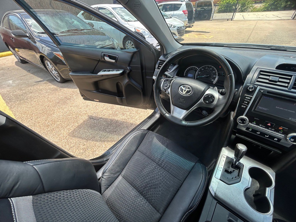 2014 Toyota Camry Image 24