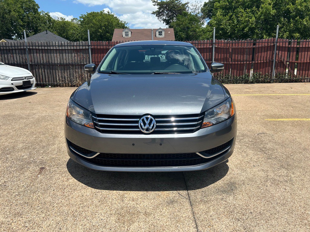 2013 Volkswagen Passat Image 2