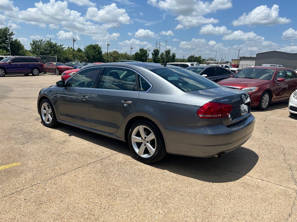 2013 Volkswagen Passat Image 4
