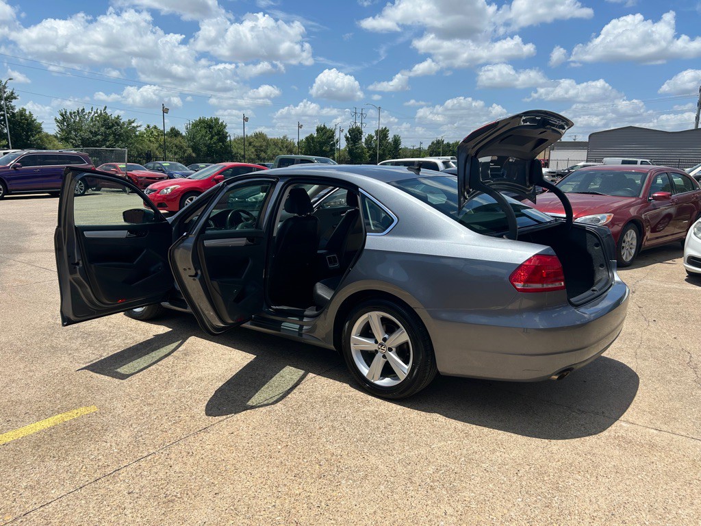 2013 Volkswagen Passat Image 10