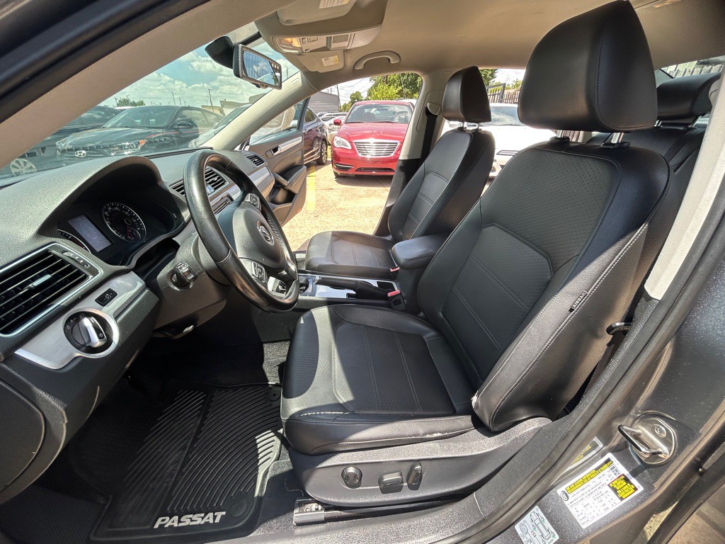 2013 Volkswagen Passat Image 14