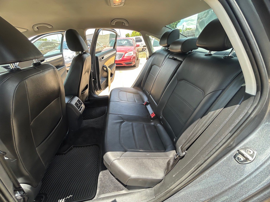 2013 Volkswagen Passat Image 15
