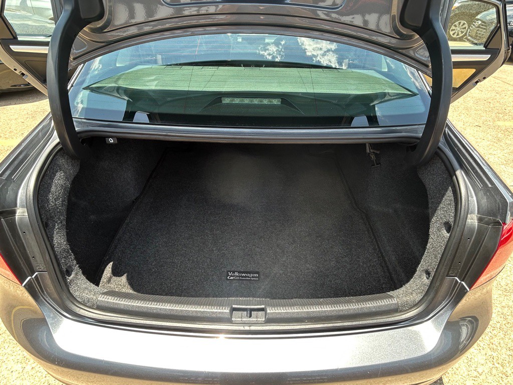 2013 Volkswagen Passat Image 16