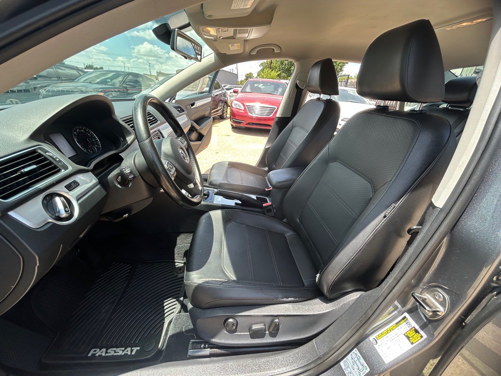 2013 Volkswagen Passat Image 21