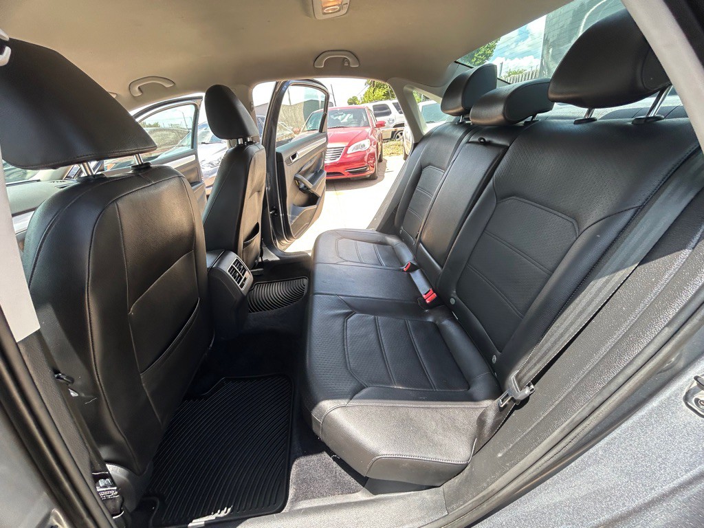 2013 Volkswagen Passat Image 22