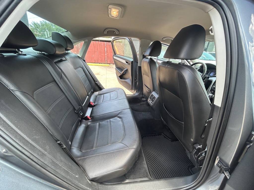 2013 Volkswagen Passat Image 23