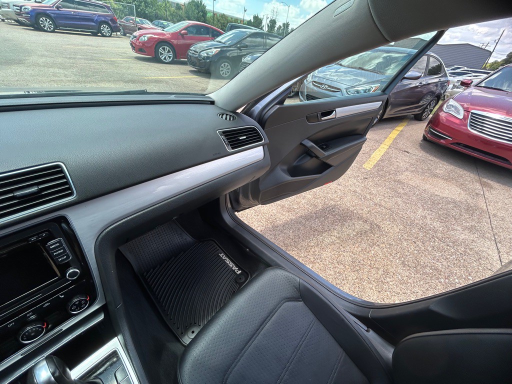 2013 Volkswagen Passat Image 27