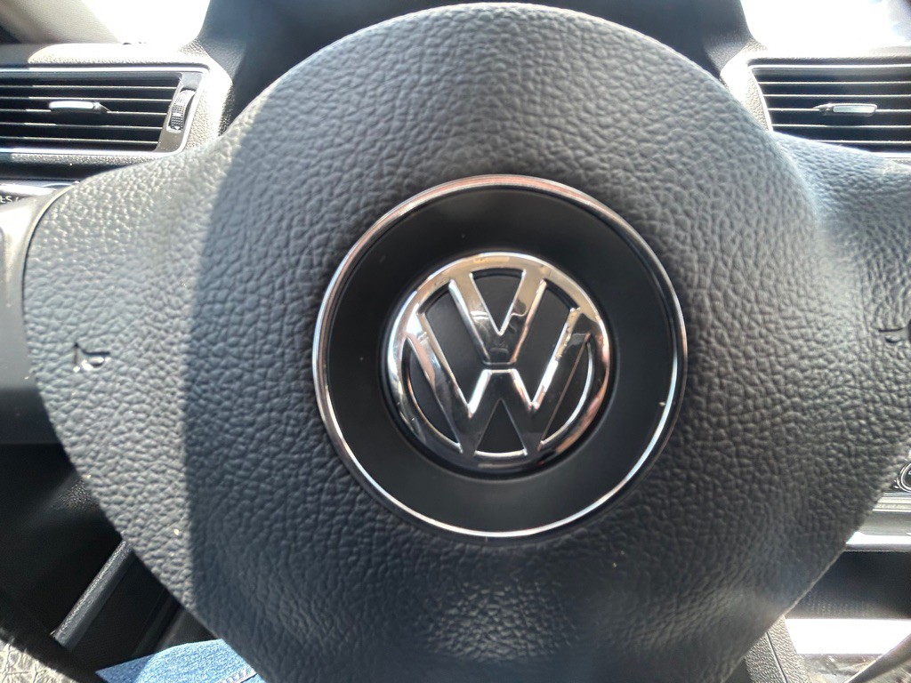 2013 Volkswagen Passat Image 31